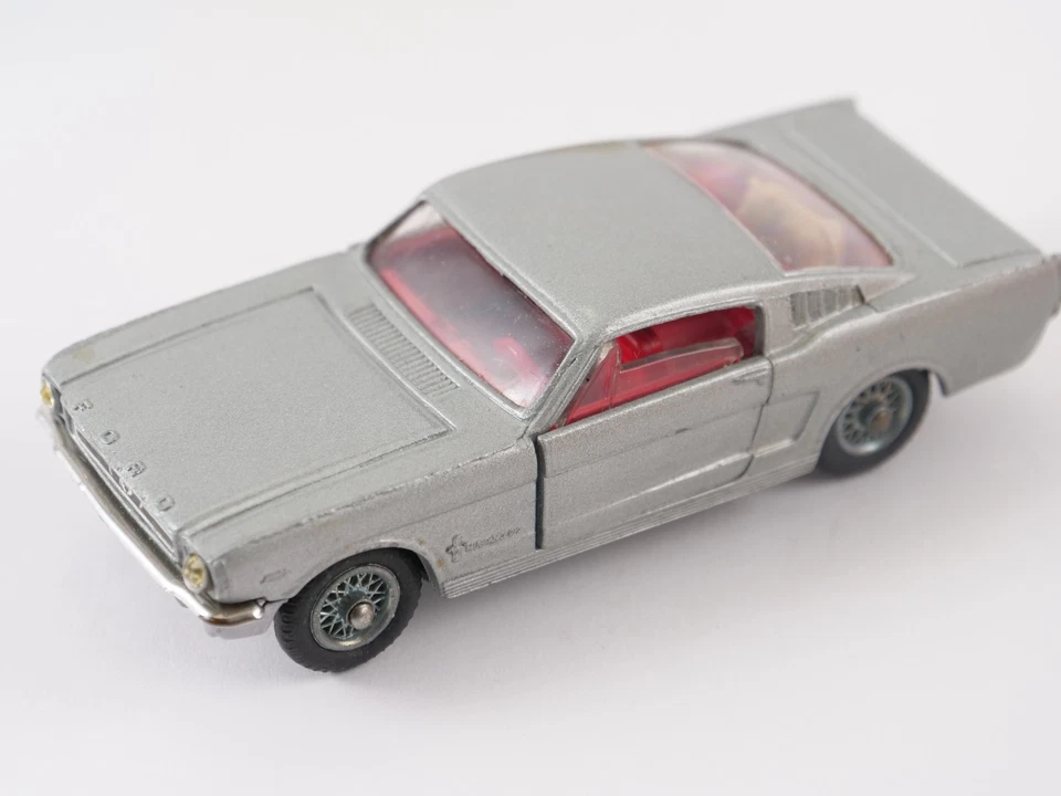 Corgi N° 320 Ford Mustang Fastback 2+2 1/43 Mai Giocato In Scatola - Immagine 4 di 4