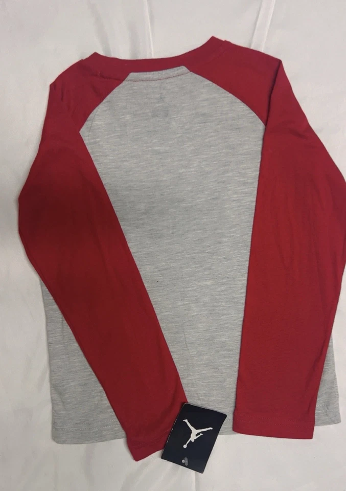 Camisa Jordan Air Boy Manga Larga Talla-6 Roja y Plateada Nueva Con Etiqueta Foto 2 de 4