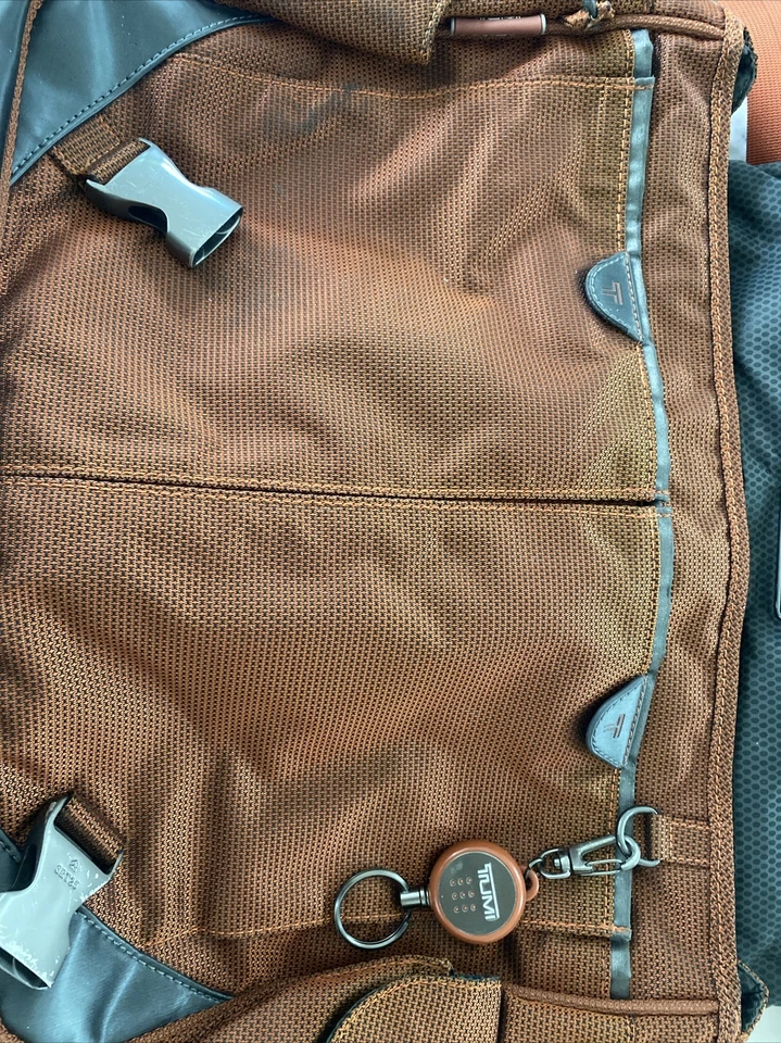 Tumi T-Tech Llama Laptop Mensajero Bolso de Hombro Correa Nylon Balístico Foto 4 de 4