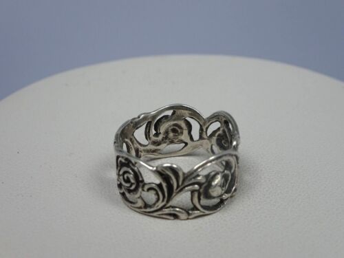 Vintage silver decorative floral band ring size K