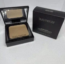 Laura Mercier Translucent Pressed Setting Powder  Translucent Medium Deep