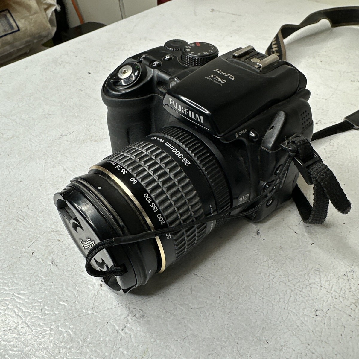 Fujifilm FinePix S9100 9.0 MP **READ** Digital Camera AS IS FOR