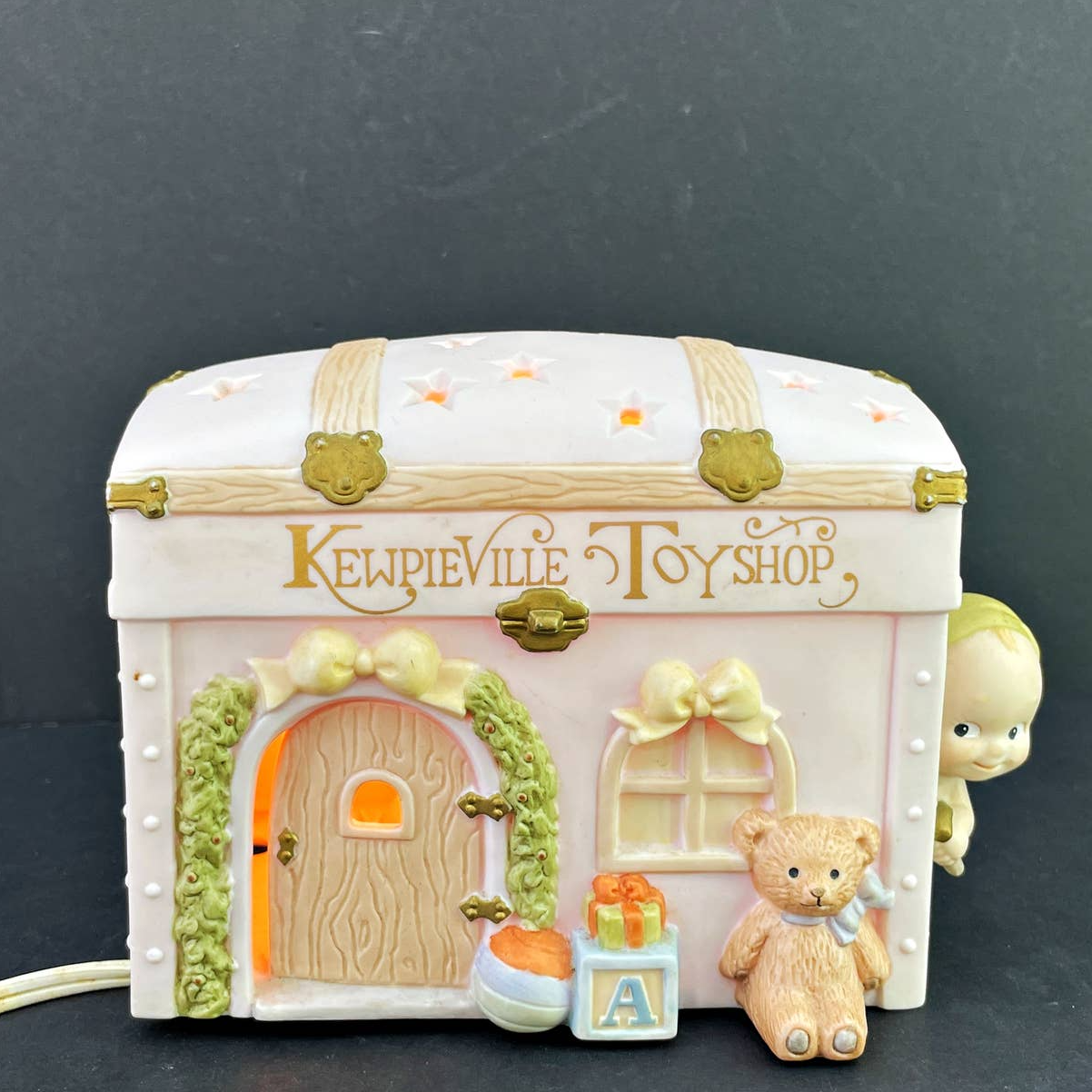 2021 autumn and winter Translated new Vintage ENESCO Kewpie's Toy Chest Kewpieville Night Light Toysho