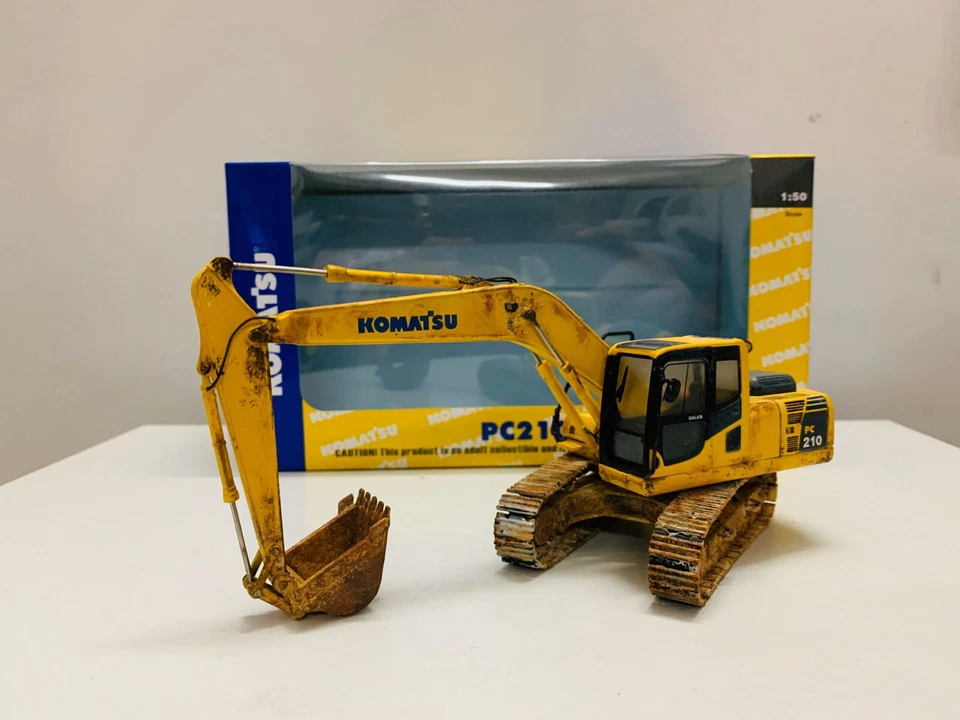 小松 PC210 挖掘机泥泞版本 1: 50 比例压铸模型全新带盒 — 第 2/4 张图片