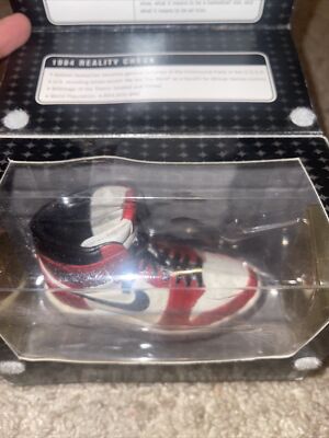 あ*袋様 NIKE AIR JORDAN1陶器製 フィギュア Bowen Des Nike CLASSICS BOWEN DESIGNS 限定シリアルナンバー入り AIR