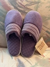 MUK LUKS LAVENDER WOMENS SLIPPERS - SIZE 6 SMALL - MEMORY FOAM - NEW IN PKG.