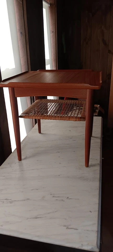 Mesa auxiliar de teca poul jensen de Salig con estante enlatado Dinamarca Foto 4 de 4