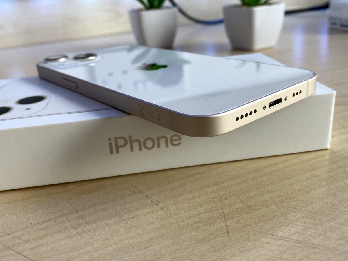 Apple iPhone 13 - 128GB - Starlight (Unlocked) - Brand new