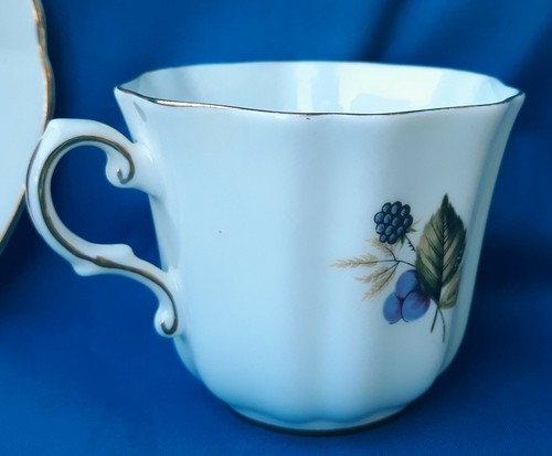 Royal Grafton Tea Cup & Saucer Apple, Grapes & Berries Pattern 1577 - Picture 5 of 11