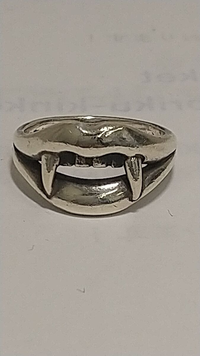 Yohji Yamamoto Silver ring Gothic vampire fang Pinky ring Yohji Yamamoto Silver ring Gothic vampire fang Pinky ring