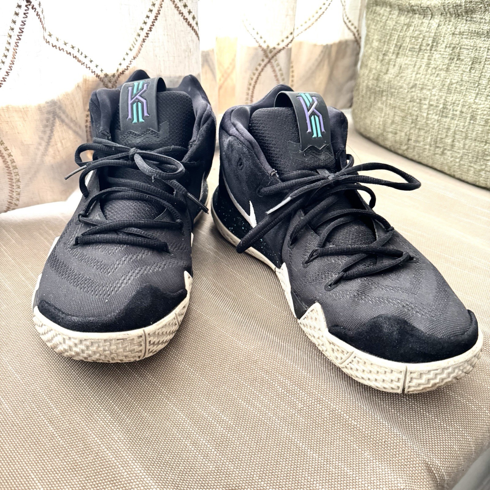 NIKE Kyrie 4 Black White Men's Basketball Sneakers 943806-002 2017 thumbnail 2