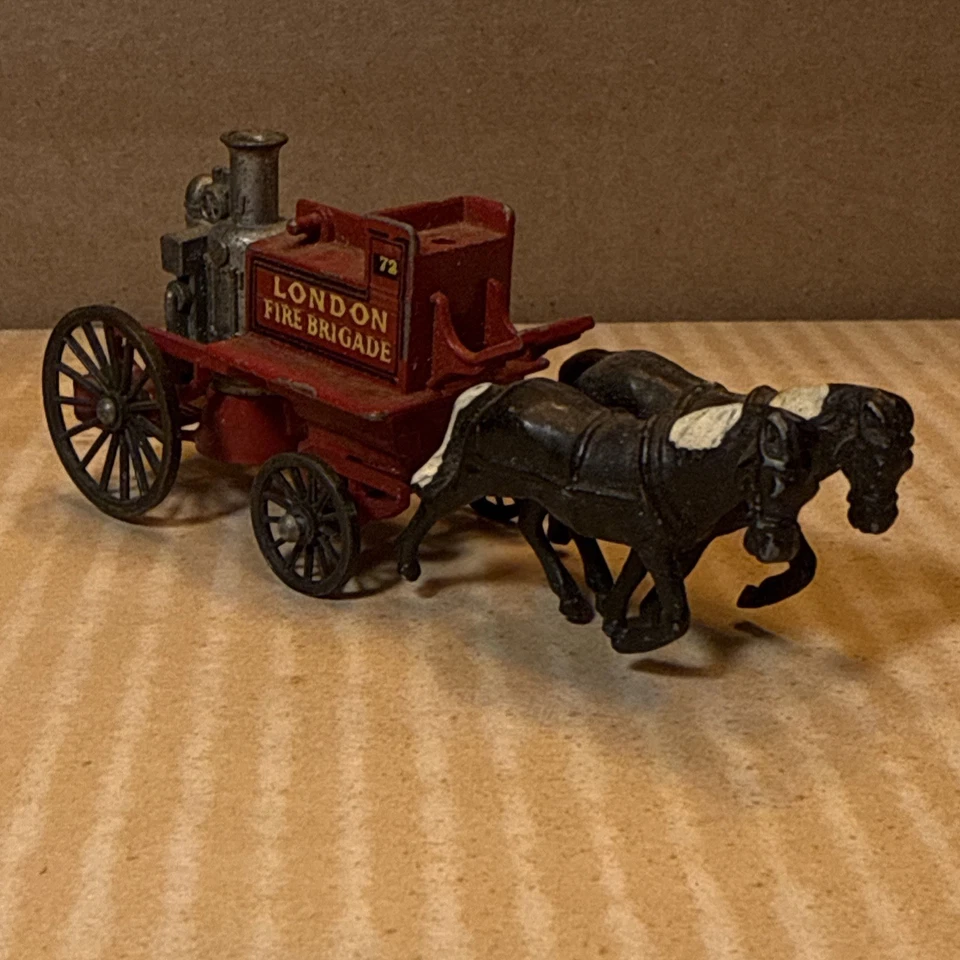 Lesney Y-4 Shand Mason Horse Drawn Fire Engine-Good Condition - Image 4 of 4
