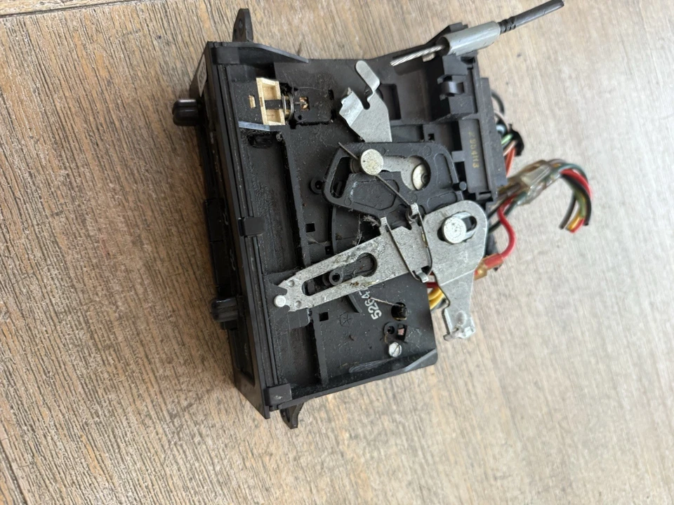 Chrysler Lebaron GTC 1995 encubierto. CALENTADOR CLIMATIZADOR MANUAL AIRE ACONDICIONADO Foto 2 de 4