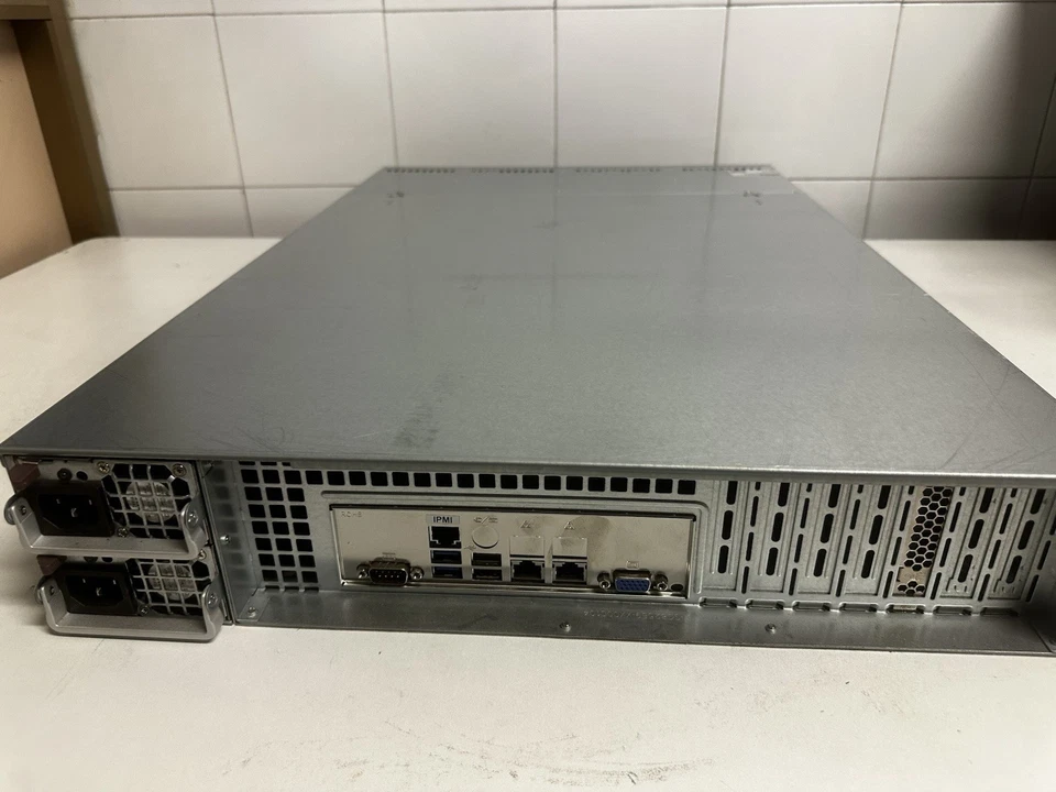 SuperMicro CSE-825TQ-R740LPBB 2U Rackmount 8x3.5 - Immagine 2 di 3