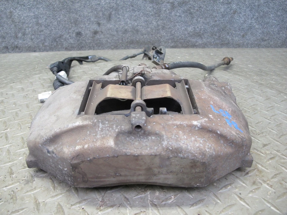 01-06 LEXUS UCF30L LS430 JUEGO DE 2 PINZAS DE FRENO DELANTERAS IZQUIERDA Y DERECHA SUMITOMO OEM Foto 3 de 4