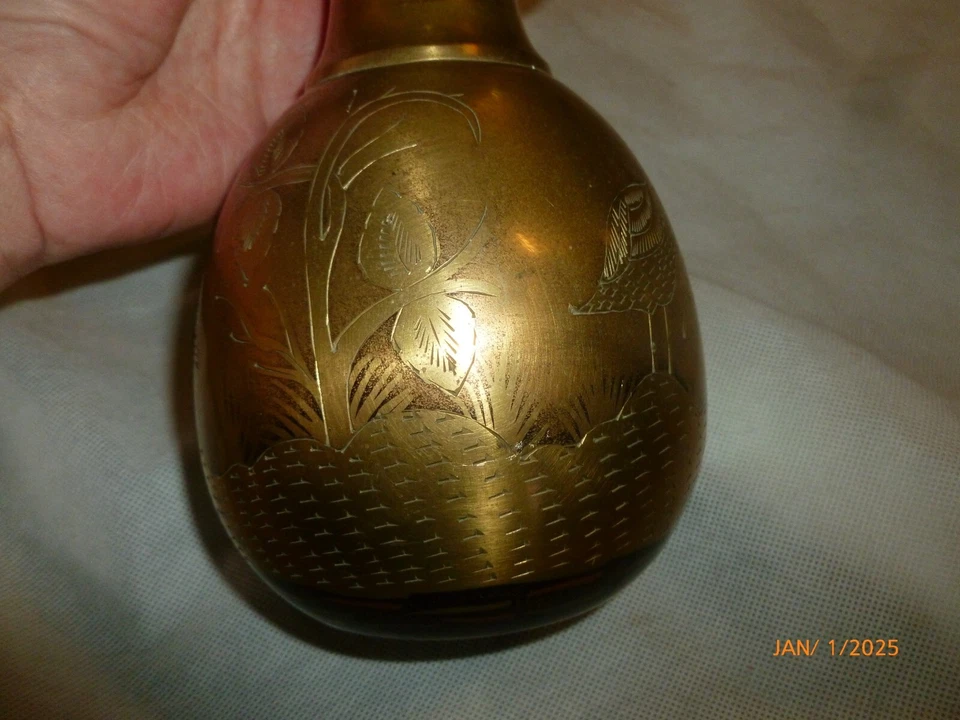 Jarrón grúa grabada de latón vintage pájaros cigüeña estilo asiático 9x4" Foto 4 de 4