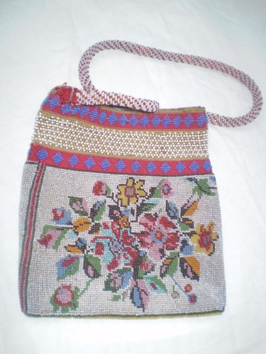   RARE ANTIQUE OTTOMAN   ANTIQUE-GLASS-BEADS-BEADED-BEADWORK-LADYS-PURSE - Picture 1 of 12