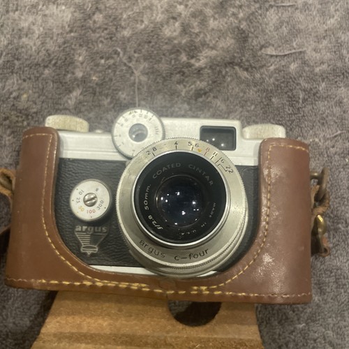 1950 Argus C-four Vintage camera Cintar 50mm f/2.8 lens / Leather case - Picture 2 of 10