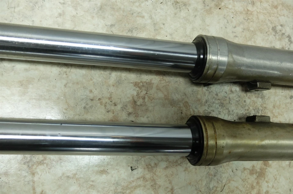 85 Kawasaki ZN 700 ZN700 A LTD HORQUILLA DELANTERA TUBOS AMORTIGUADORES DERECHA IZQUIERDA Foto 3 de 4