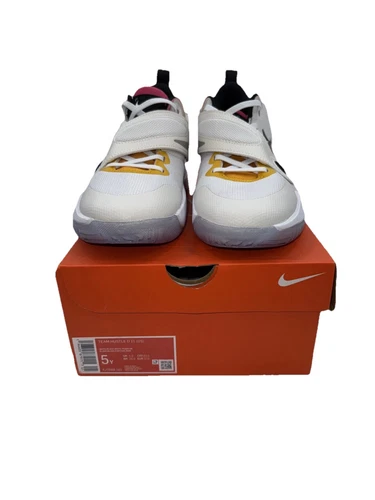 Scarpe da ginnastica basse Nike Team taglia 5 Youth Hustle D11 Doodles lacci elastici