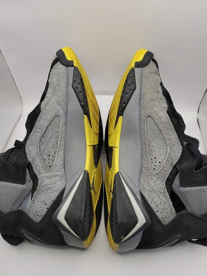 Nike Air Jordan True Flight Para Hombres EE. UU. Talla 8.5 EU 42 Gris Negro Medio Top Zapatos Tenis Foto 3 de 4