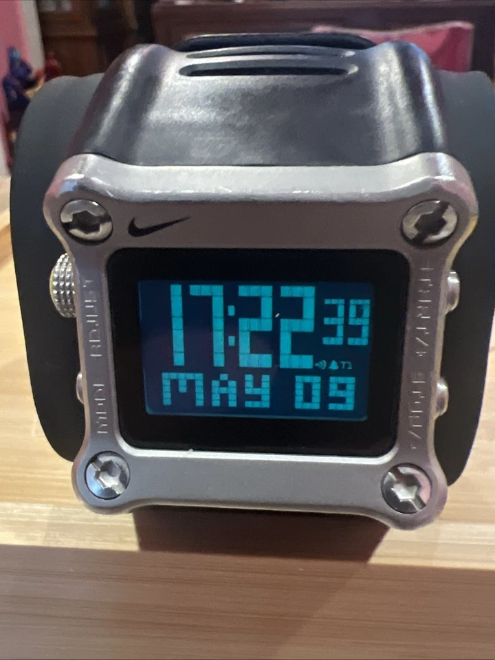 Pré-Owned In Excellent Conditions Nike ‘HAMMER’ WC0021 黑色计时腕表闹钟手表 — 第 2/4 张图片