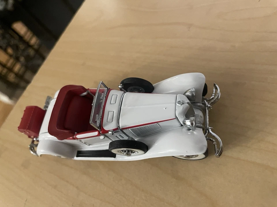 Franklin Mint 1931 Cord Die-Cast 1/43 white/red - Image 4 of 4