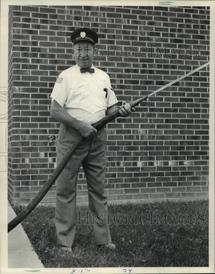 #ad Press Photo Emil Hubing Melvin Hubing#x27;s brother held the pumper#x27;s firehose. $23.88