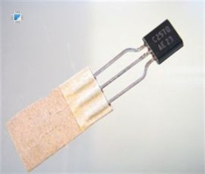   2SC2570 TO-92 HIGH FREQUENCY LOW NOISE AMPLIFIER NPN *tm