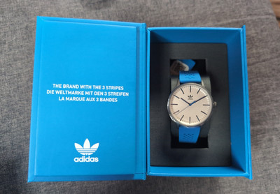 adidas Armbanduhr Quarz Analog Silikonarmband blau Zifferblatt weiß mit Box