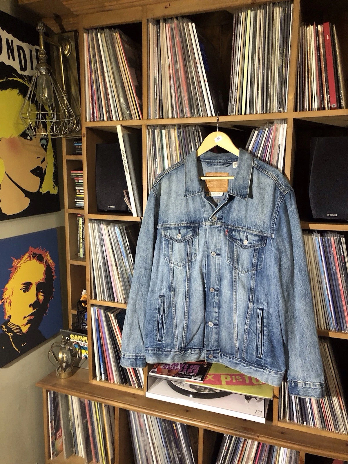 Men’s Levi trucker denim jacket Great Vintage Condition Extra Large