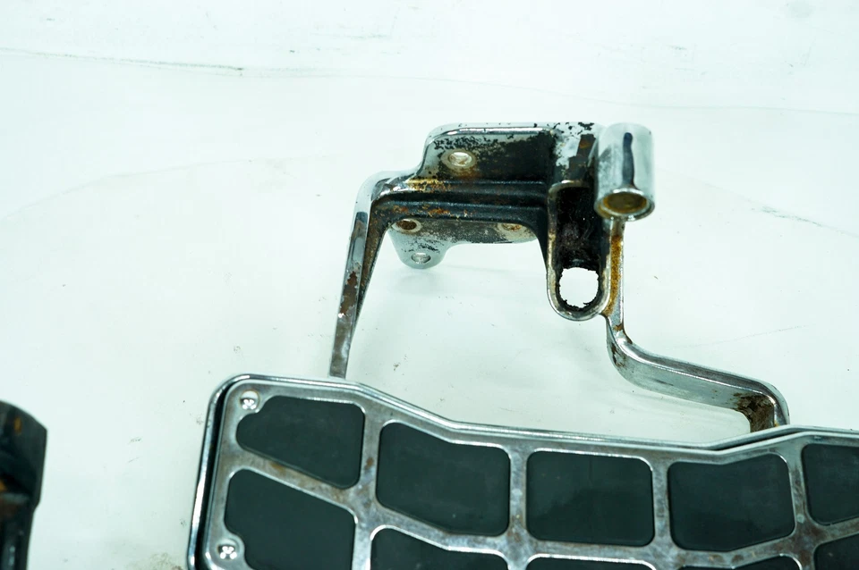 03 Harley Fat Boy Softail piso izquierdo y reposapiés pasajero izquierdo derecho 1360 Foto 3 de 4