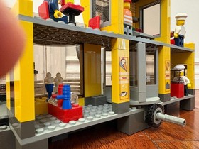 LEGO (4513) World City: Grand Central Station - Fully Assembled