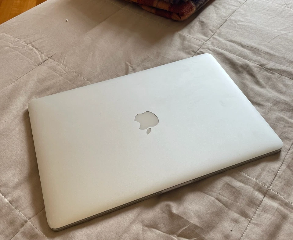 MacBook Pro (Retina, mid 2014,15 pollici) colore argento usato - Immagine 2 di 2