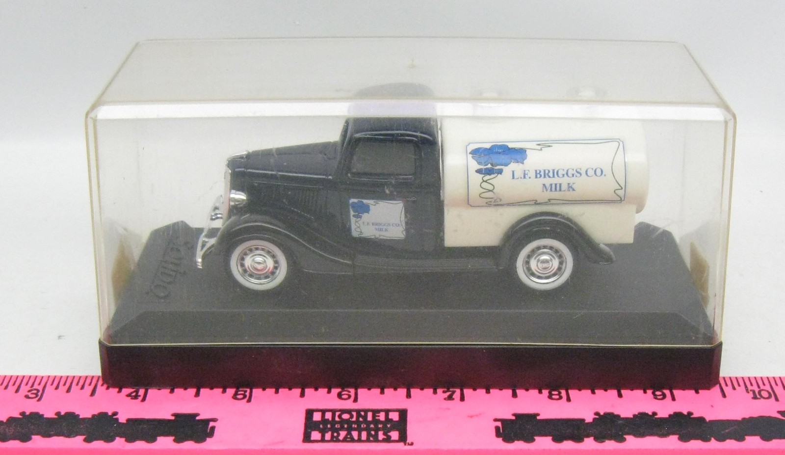 Lionel 1936 Ford Milk Truck O Gauge Model Train