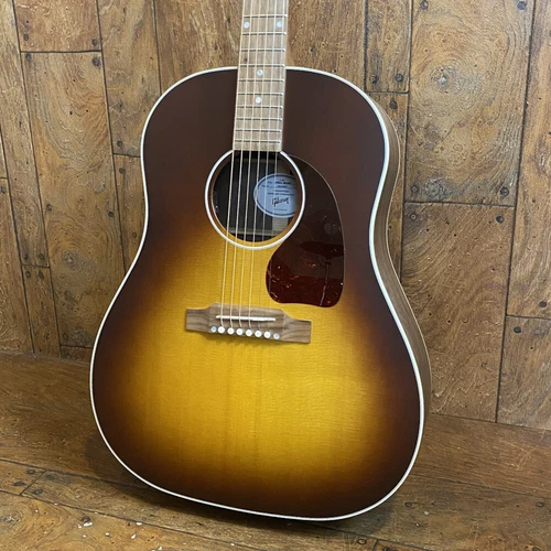 Gibson: J-45 Studio Walnut Satin Walnut Burst