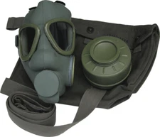 YUGOSLAVIAN MILITARY GAS MASK WITH FILTER AND BAG