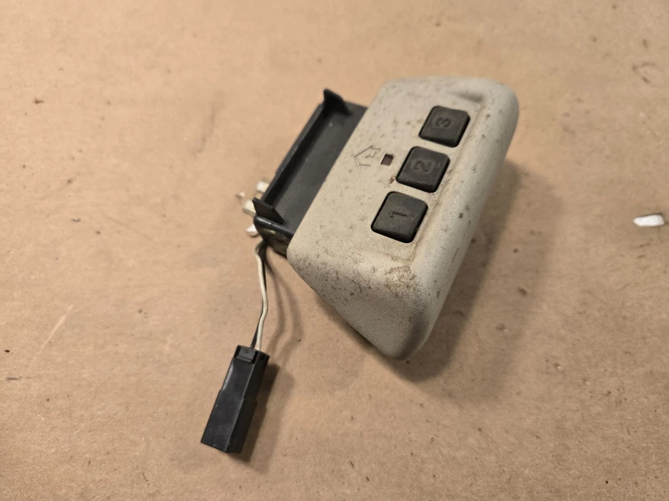 Transmisor de puerta de garaje Land Rover Discovery 2 Home Link OEM 082V94800 Foto 3 de 4