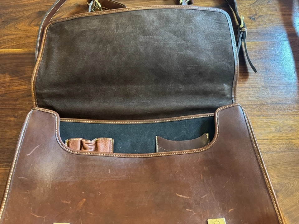 Bolsa carteiro Cole Haan couro marrom escritório trabalho escola documentos - Imagem 4 de 4