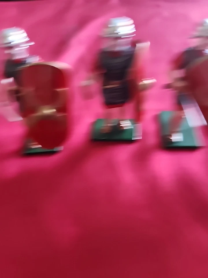 7 soldados romanos marchando metal Foto 3 de 4