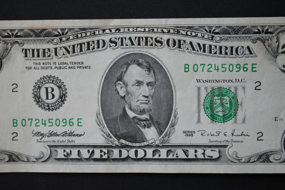 1995 $5 New York Federal Reserve Note/F-1984B/about uncirculated/FREE SHIPPING! - Image 3 of 4