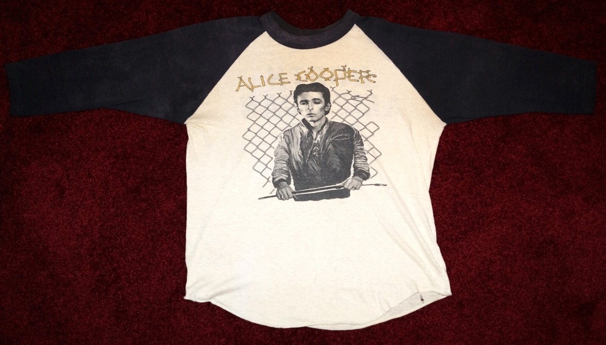 ALICE COOPER GENUINE VINTAGE SHIRT THE NORTH AMERICAN 1980 ALICE COOPER GENUINE VINTAGE SHIRT THE NORTH AMERICAN 1980