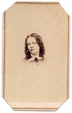 ANTIQUE CDV CIRCA 1860s BUCHHOLE & HENDRICK GORGEOUS YOUNG LADY SPRINGFIELD MA.