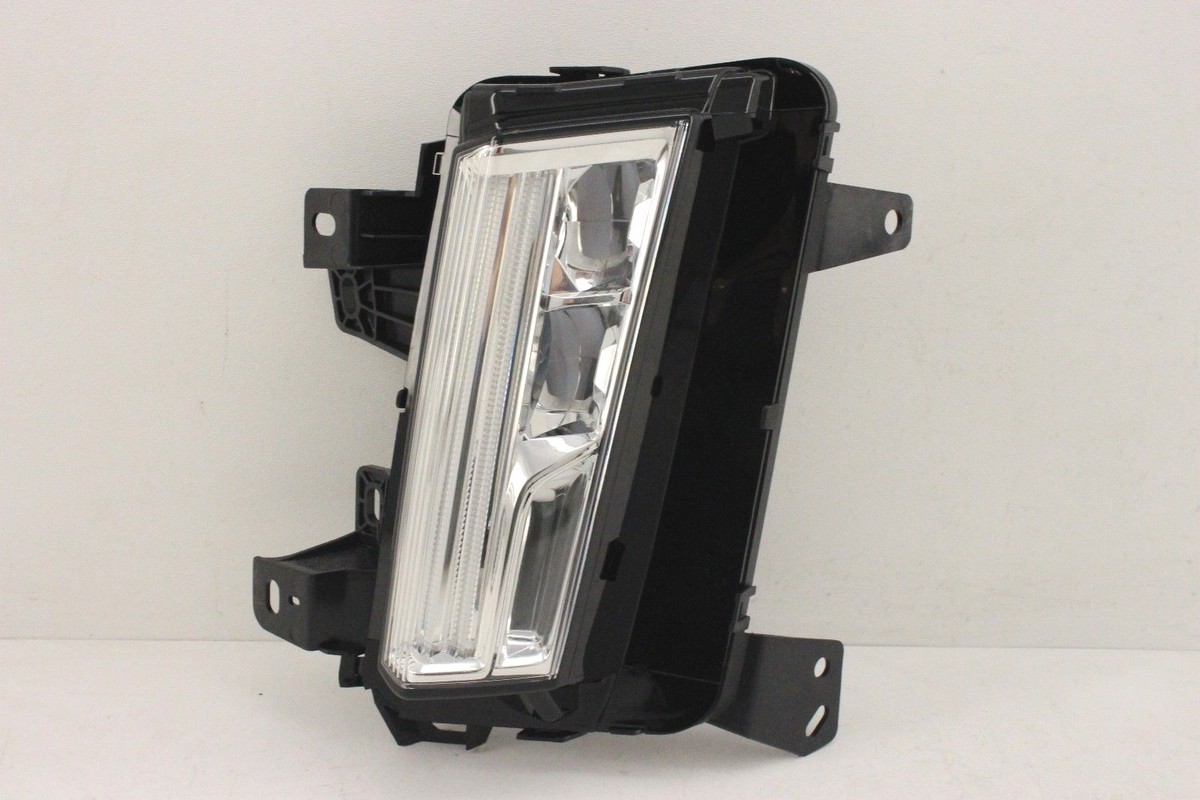 New OEM LED Fog Light DRL Running Cornering Lamp Cadillac XT5 2017