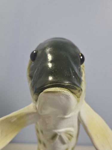 Gemmy Big Mouth Billy Bass Superstar 12" Tall Sings Act Naturally I'll Survive - Picture 3 of 20