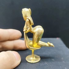 Statua modello bellezza culo sexy inginocchiato sulla sedia ottone dorato puro 2,7"