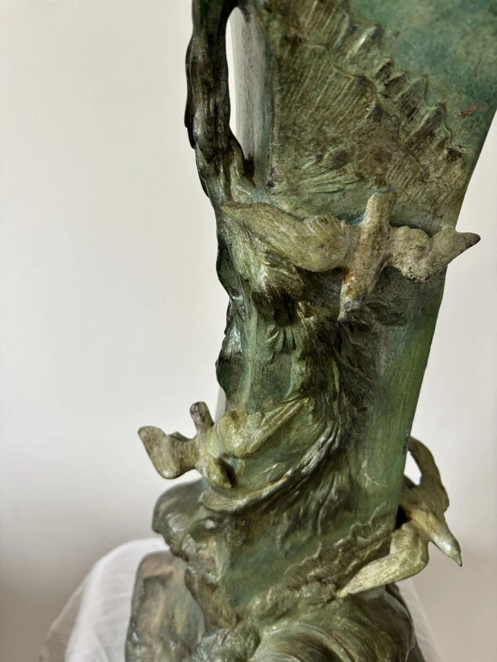 Vase Art Nouveau ancien décor oiseaux en relief – patine verte – style bronze - Photo 3/4