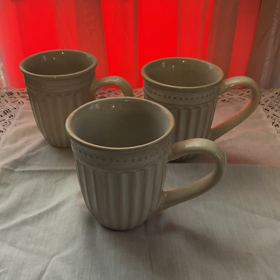 Gibson Ceramic Coffee Mug Set 3pc 12 oz Beige Ribbed with decorative dots 4.25 