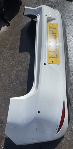 VOLKSWAGEN GOLF MK7 17-20  REAR BUMPER IN WHITE AND PDC HOLDES 5G6807421