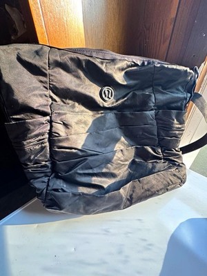 lululemon Women s Large Black Tote Bag Zip Closure Adjustable Strap Pockets